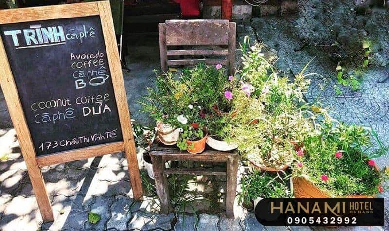 best cafes with fresh flower decorations in Da Nang