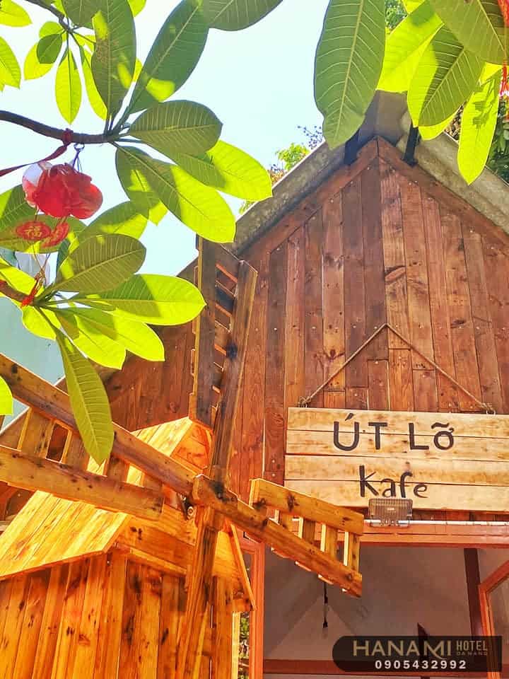 best cafes with fresh flower decorations in Da Nang