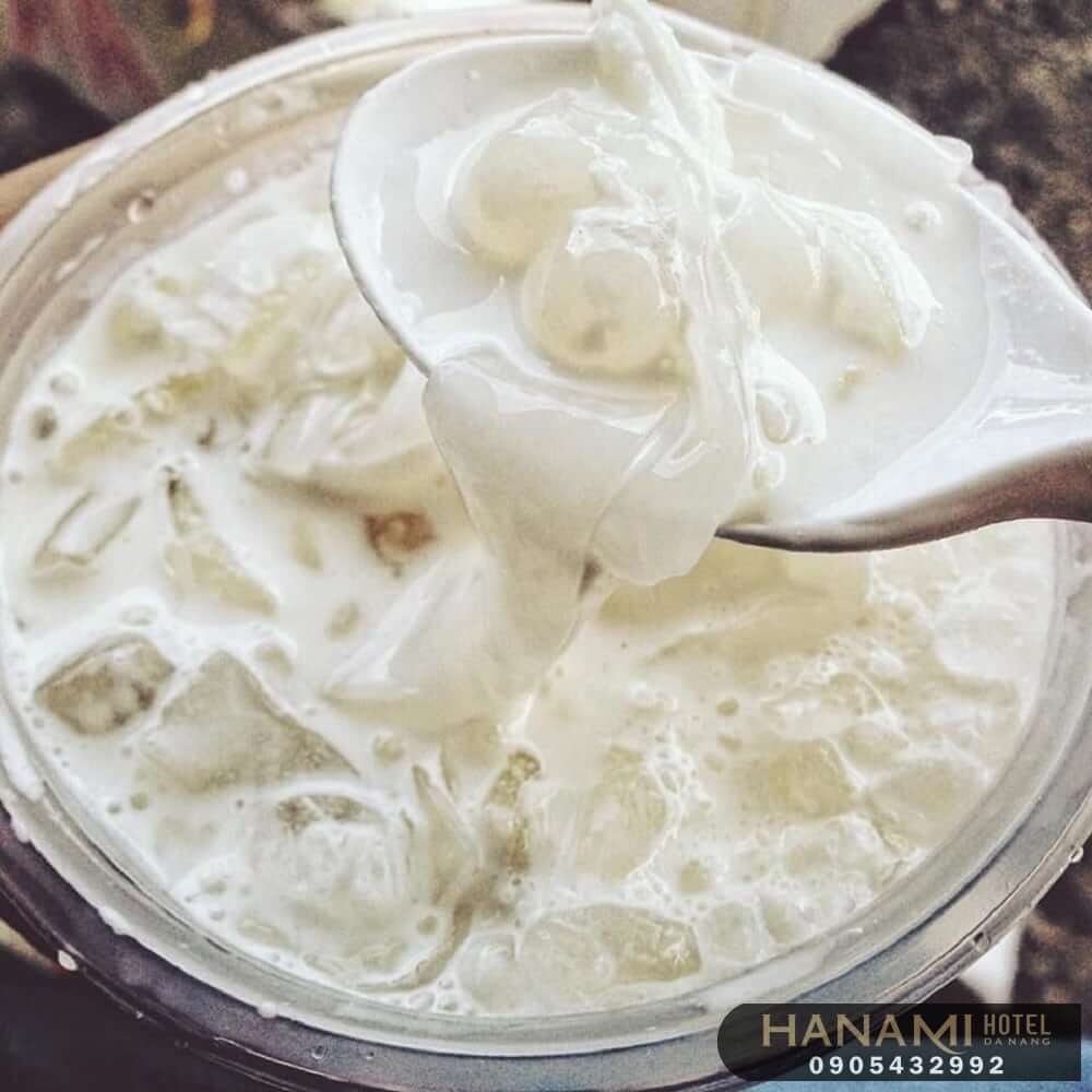 coconut pandan jelly dessert in Da Nang