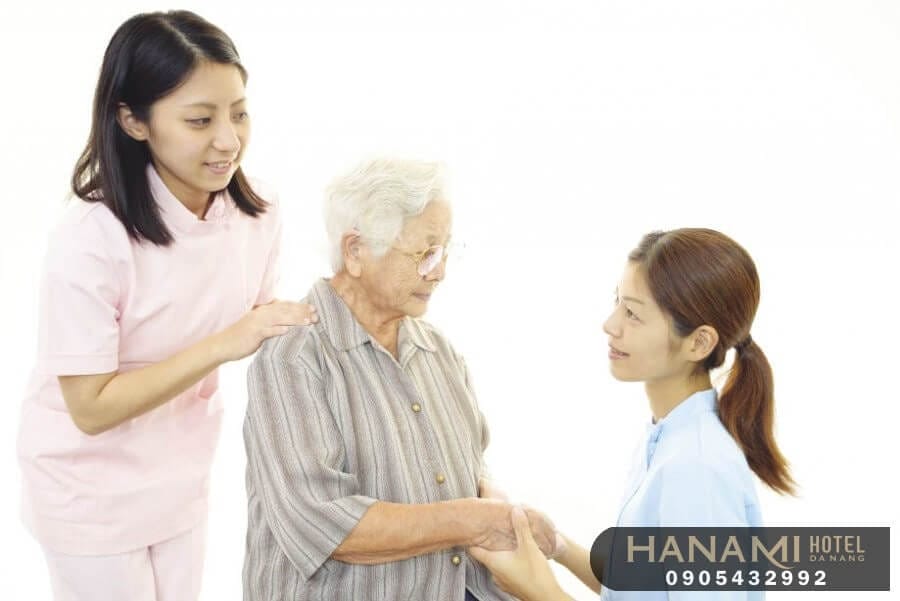 Dịch vụ chăm sóc người già tại nhà Đà Nẵng