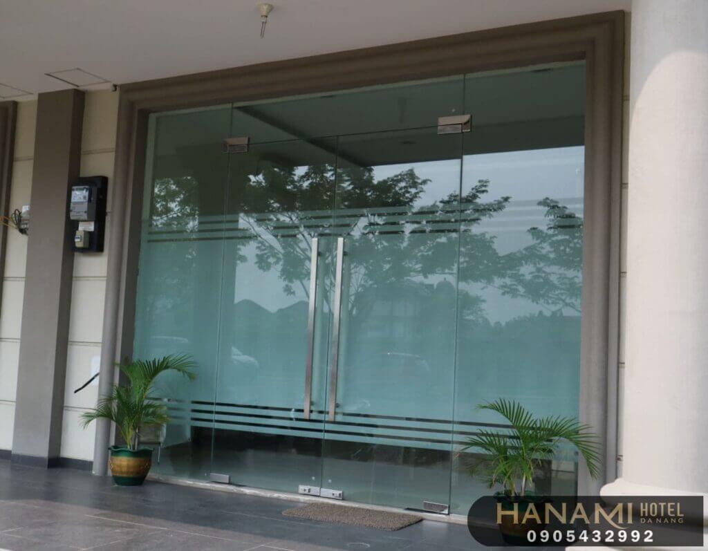 best addresses to buy tempered glass doors in da nang