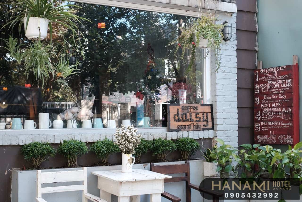 Top 10 best romantic cafes in Da Nang, review by Hanami 8 best romantic cafes in da nang