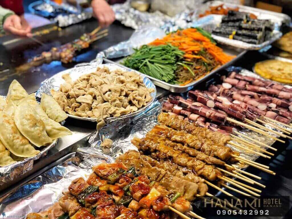 delicious food streets in da nang