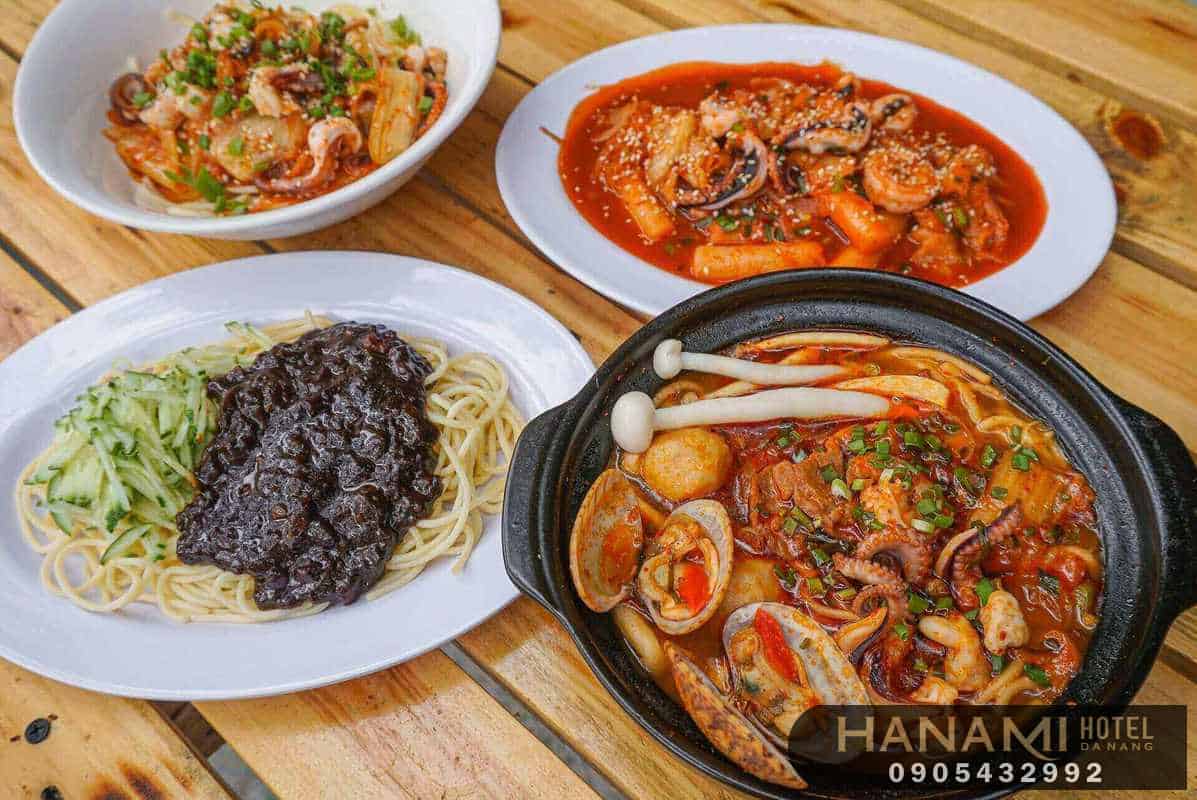 delicious restaurants black bean noodles in da nang