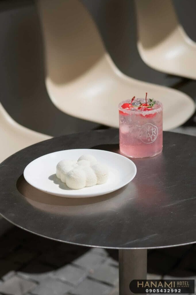 unique subway-themed cafes in da nang