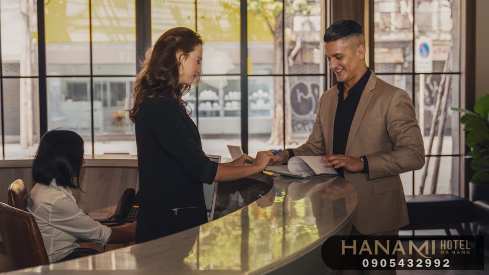 Checkin, check out trong khách sạn là gì