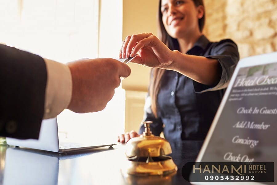 Checkin, check out trong khách sạn là gì