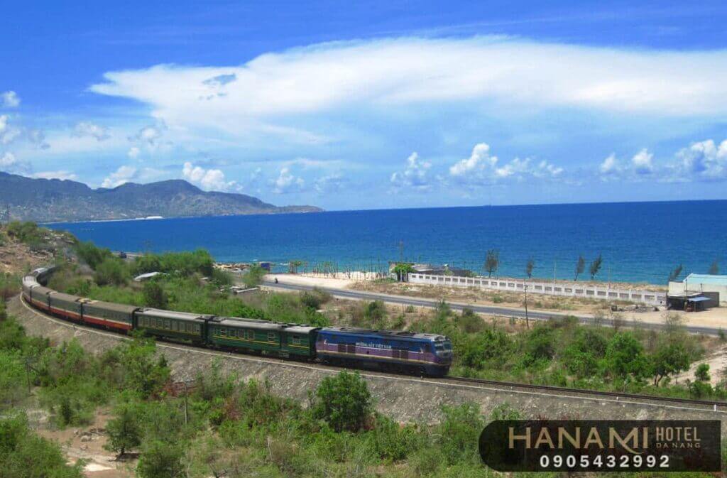 how to go to da nang from ha noi