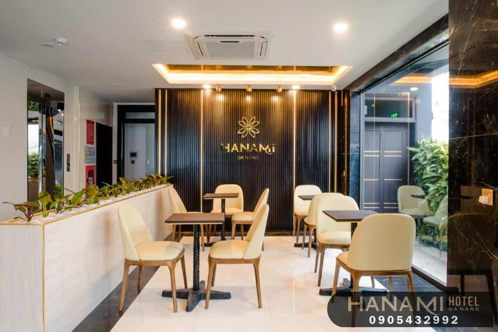 Homestay Da Nang has a swimming pool