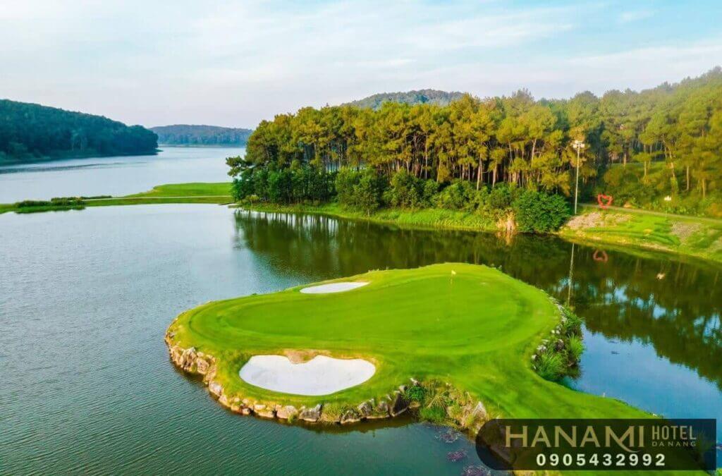 What is golf tourism?