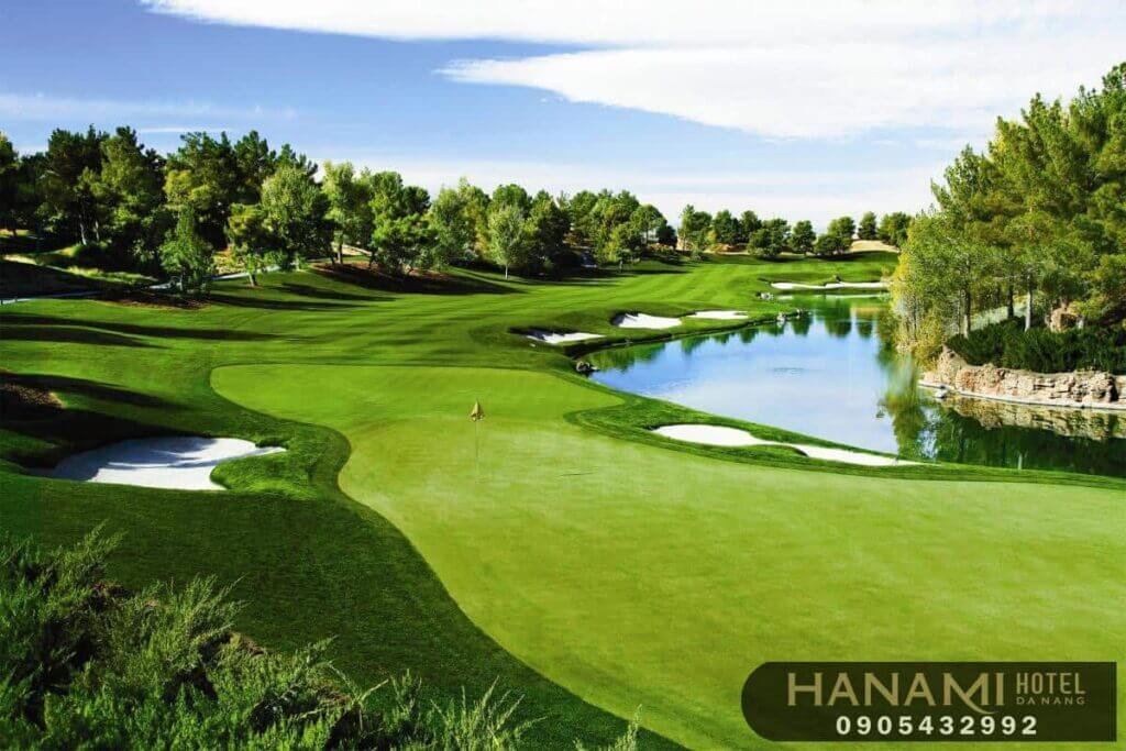 What is golf tourism?