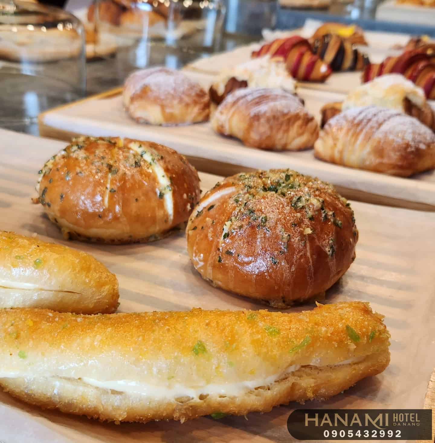 bánh mì bơ tỏi phô mai ngon nhất Đà Nẵng