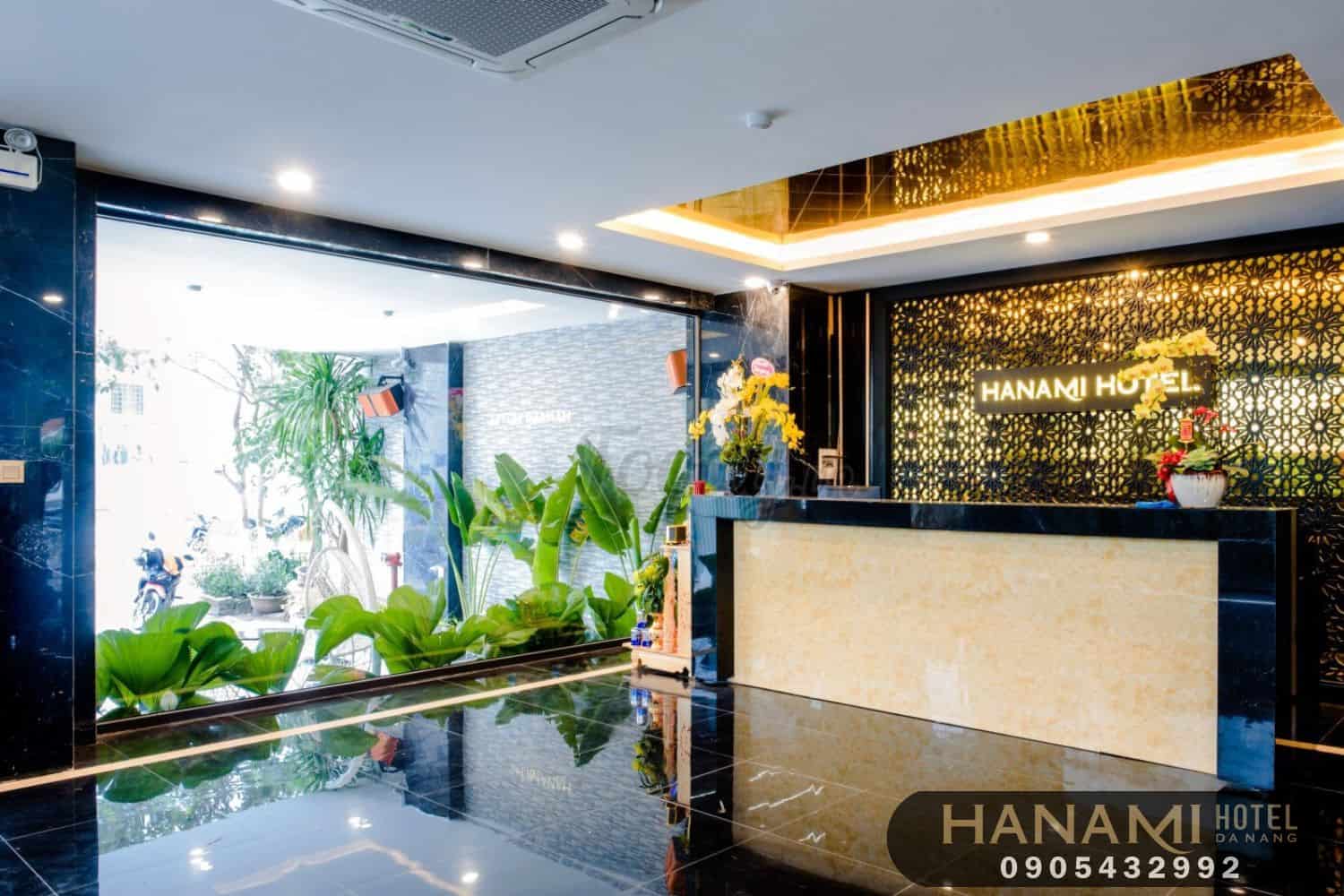 best hotels near da nang university of economics