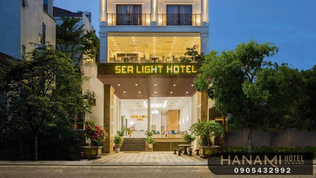 best hotels near da nang university of economics