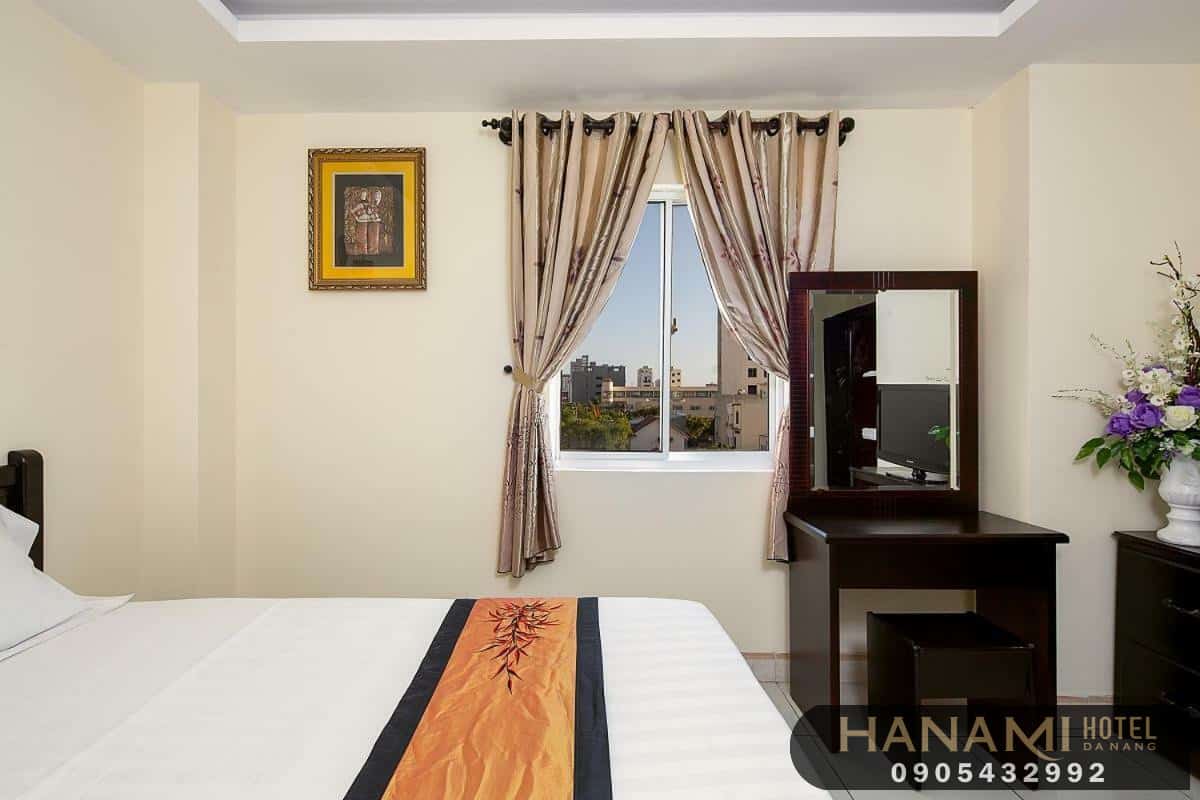 best hotels near da nang university of economics