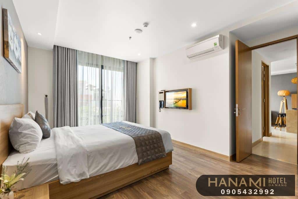 best hotels near da nang university of economics