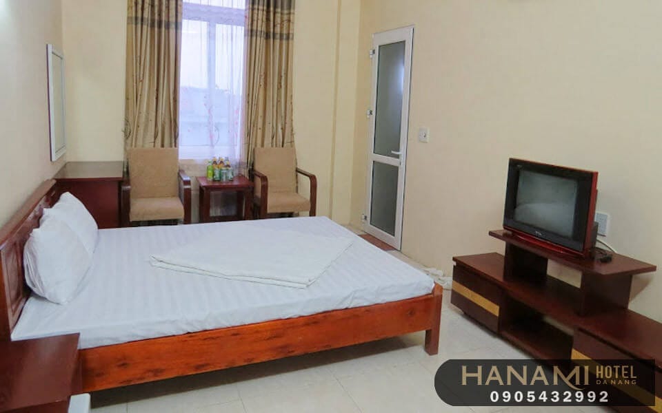 best hotels near da nang university of economics