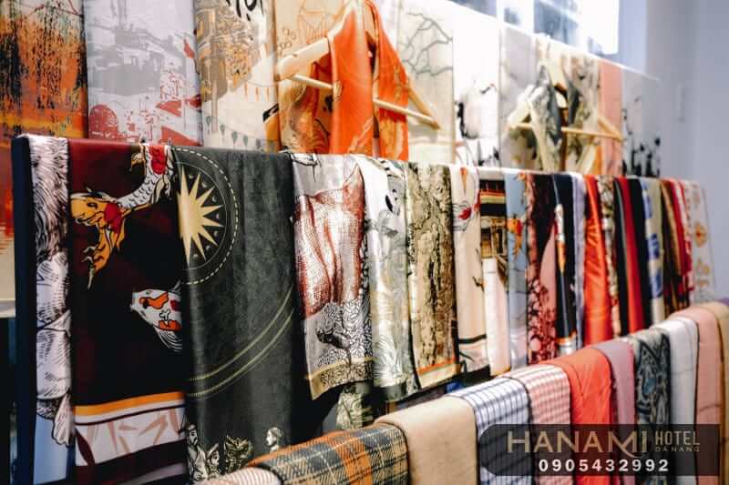 Cửa hàng bán khăn choàng cổ Đà Nẵng