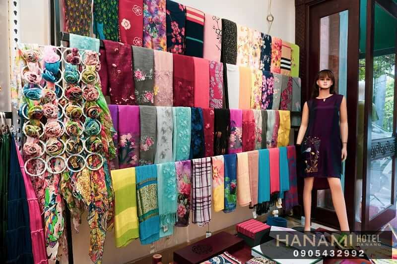 Cửa hàng bán khăn choàng cổ Đà Nẵng