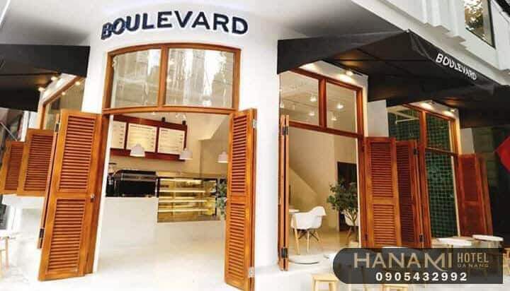 beautiful box cafes in Da Nang 