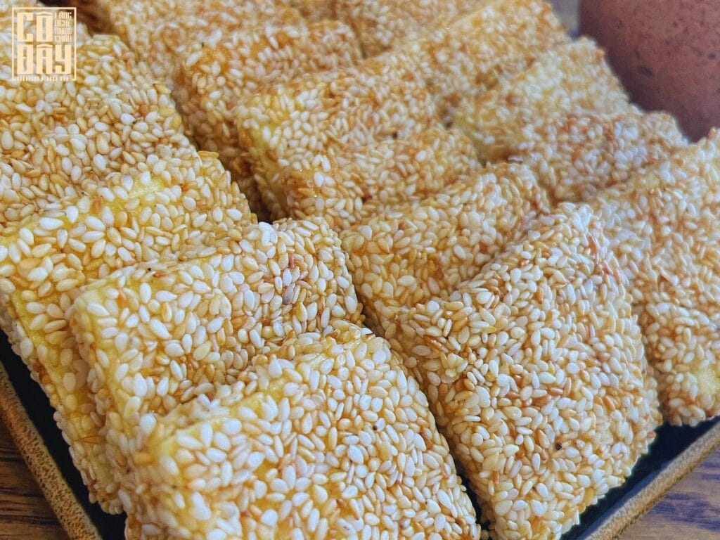 Bánh khô mè Cô Đây Quang Châu - Món quà tặng của Quê hương 3 Bánh khô mè Cô Đây - ngọt dịu thơm hương.