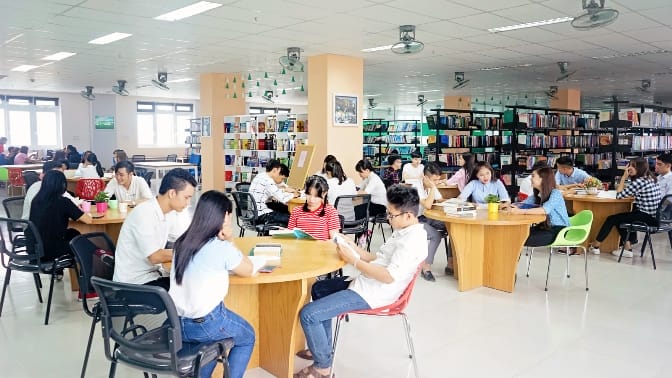 Tại sao chúng ta nên học ở thư viện