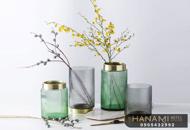 5 Tiêu Chí Quan Trọng Khi Lựa Chọn Bình Hoa Để Không Gian Trở Nên Nổi Bật 1 lựa chọn bình hoa