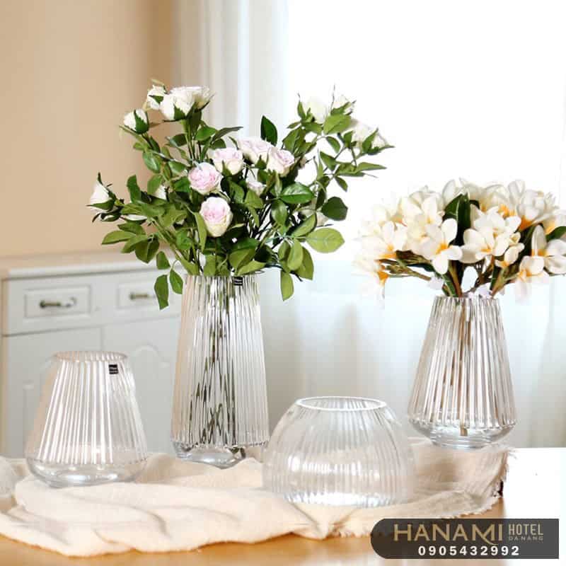 5 Tiêu Chí Quan Trọng Khi Lựa Chọn Bình Hoa Để Không Gian Trở Nên Nổi Bật 2 lựa chọn bình hoa