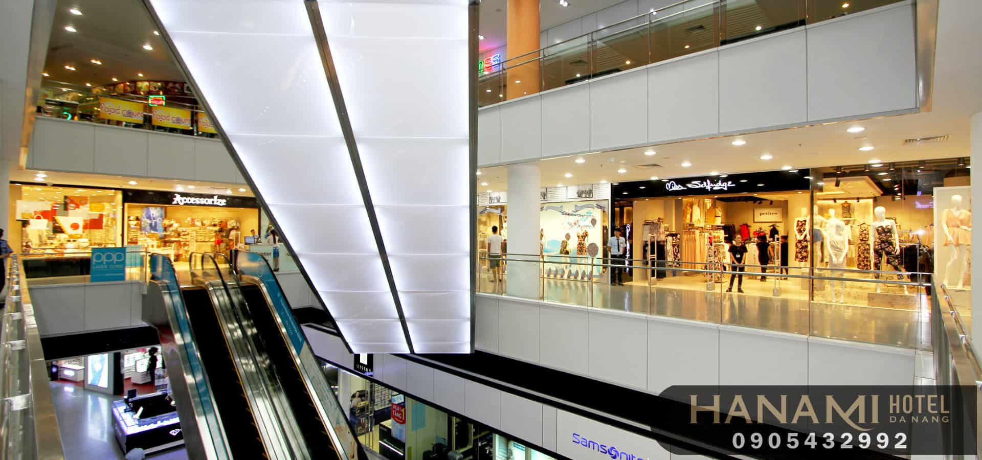 5 địa điểm mua sắm hàng hiệu Đà Nẵng uy tín hàng đầu 2 mua sắm hàng hiệu Đà Nẵng