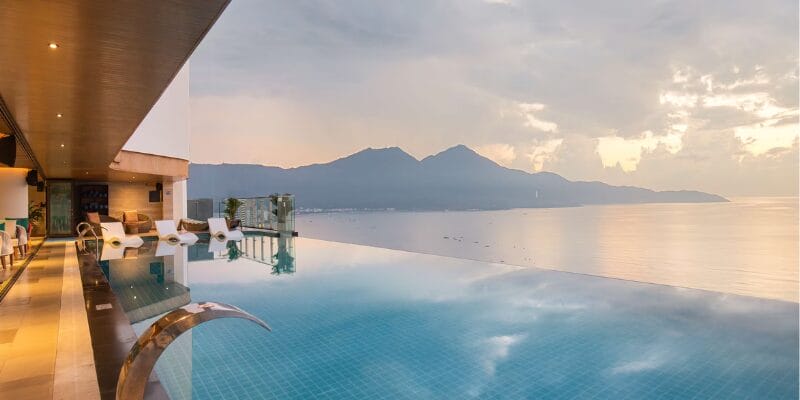 Khách sạn gần bãi tắm Phạm Văn Đồng tại Đà Nẵng